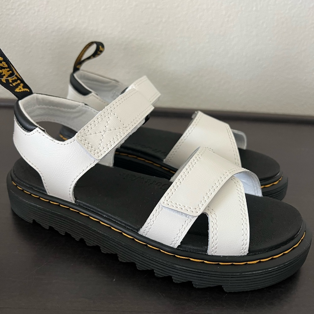 Dr. Martens Girls size  US 4 Vossie Leather Sandals White 27251100